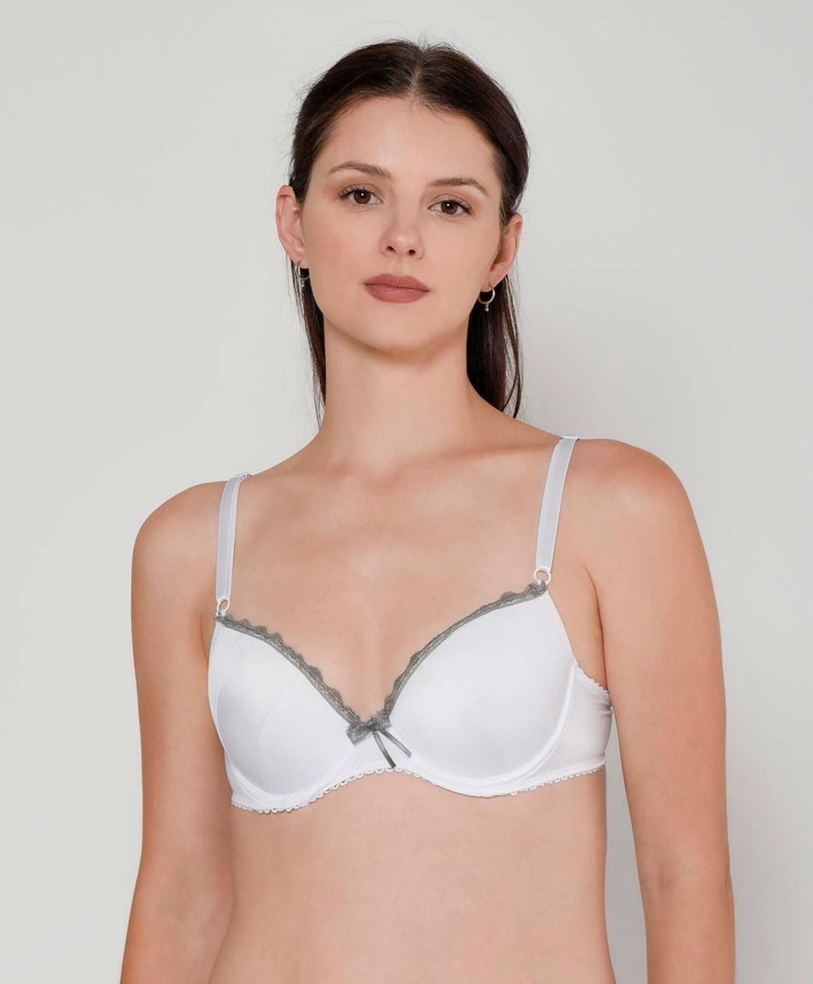 Sost&eacute;n mujer costuras escote en v 